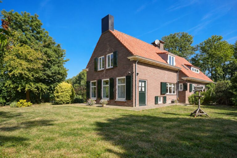 Vrijstaande woning te koop: van Heemstraweg-oost 9, Zaltbommel