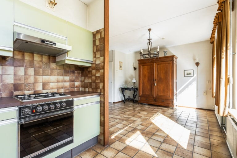 Tussenwoning te koop: Waluwestraat 30, Zaltbommel