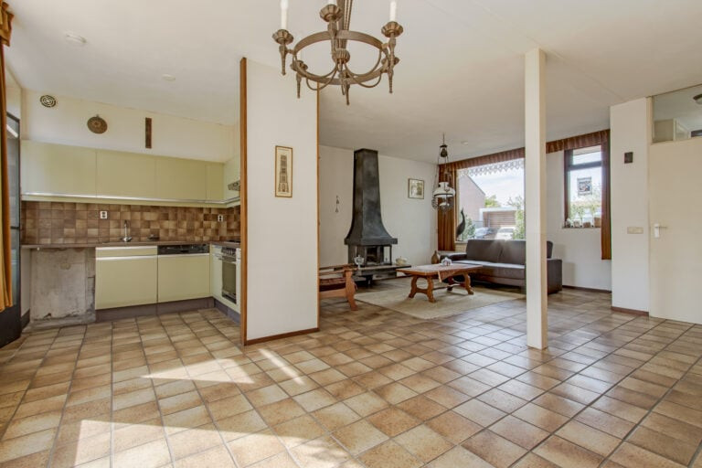 Tussenwoning te koop: Waluwestraat 30, Zaltbommel