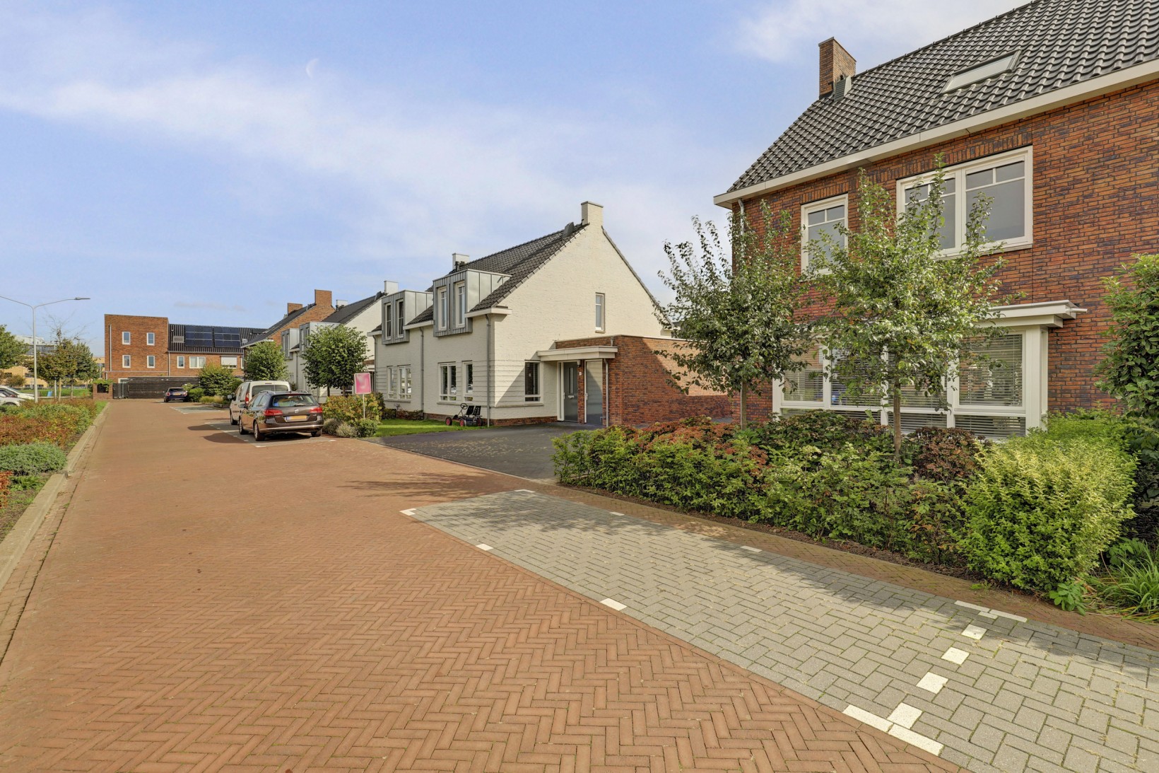Twee-onder-één-kap te koop: Dick van Tussenbroekhof 6, Zaltbommel