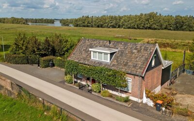 Huis te koop Waalbandijk 32