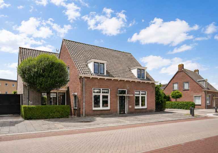 Vrijstaande woning te koop: Voorstraat 23, Hedel