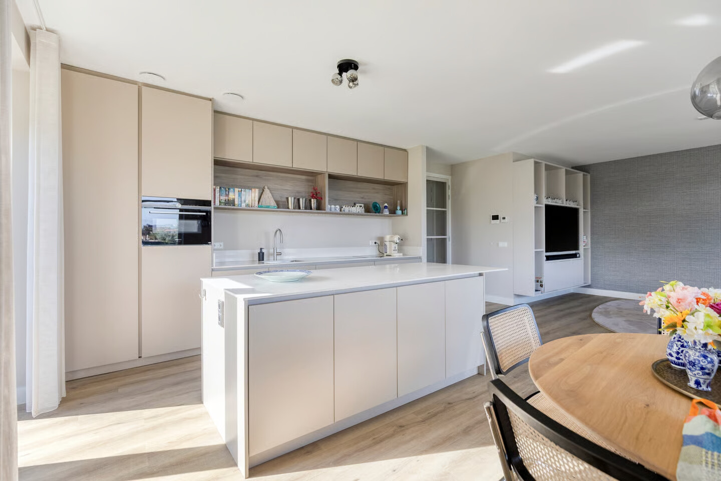 Appartement te koop: Uilenburg 7, Hedel