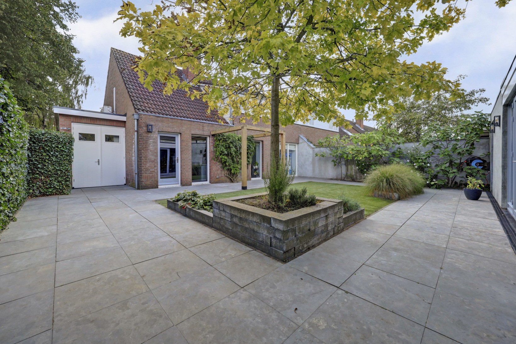 Hoekwoning te koop: Burgemeester van Randwijckstraat 42, Rossum