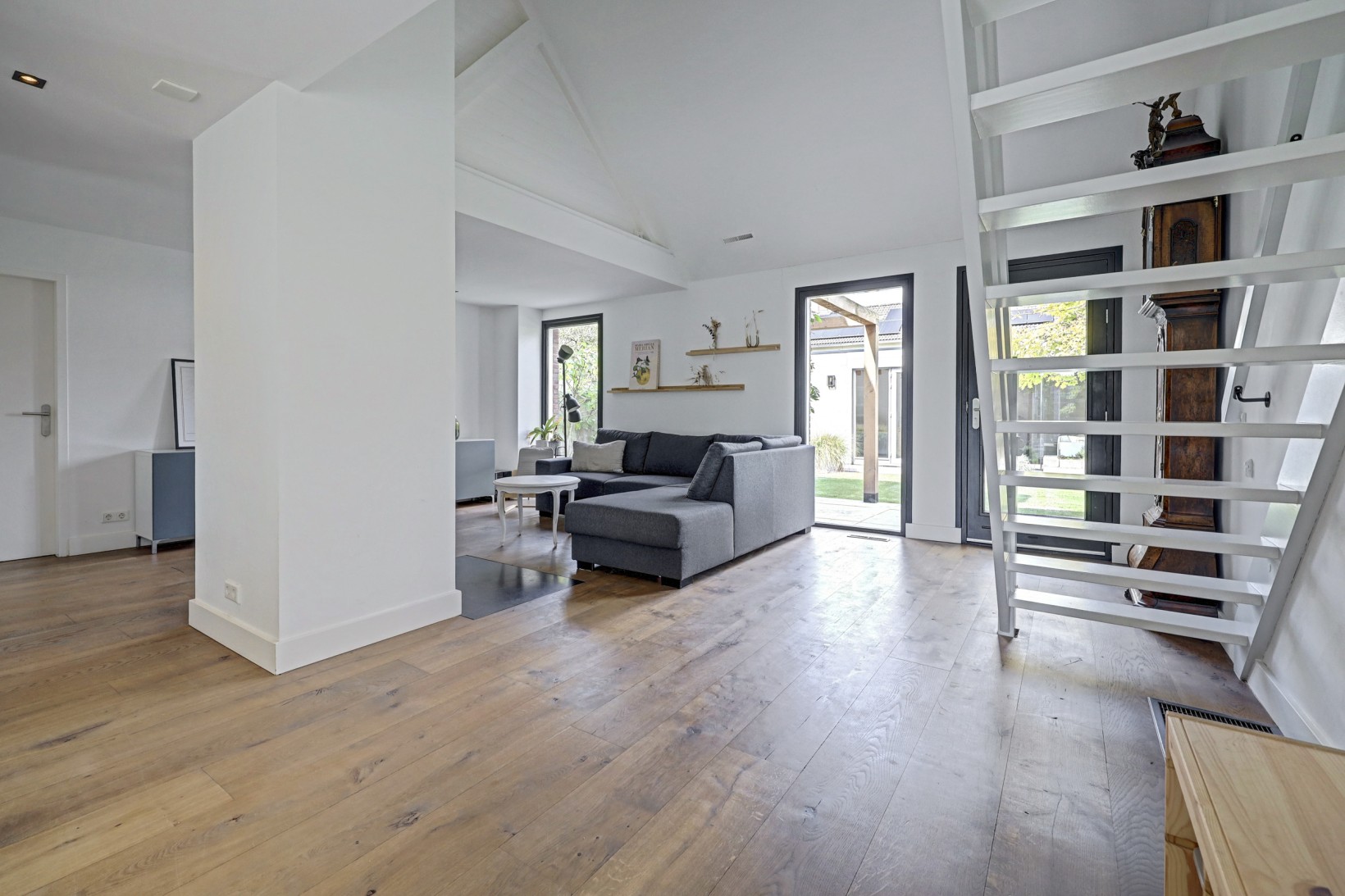 Hoekwoning te koop: Burgemeester van Randwijckstraat 42, Rossum