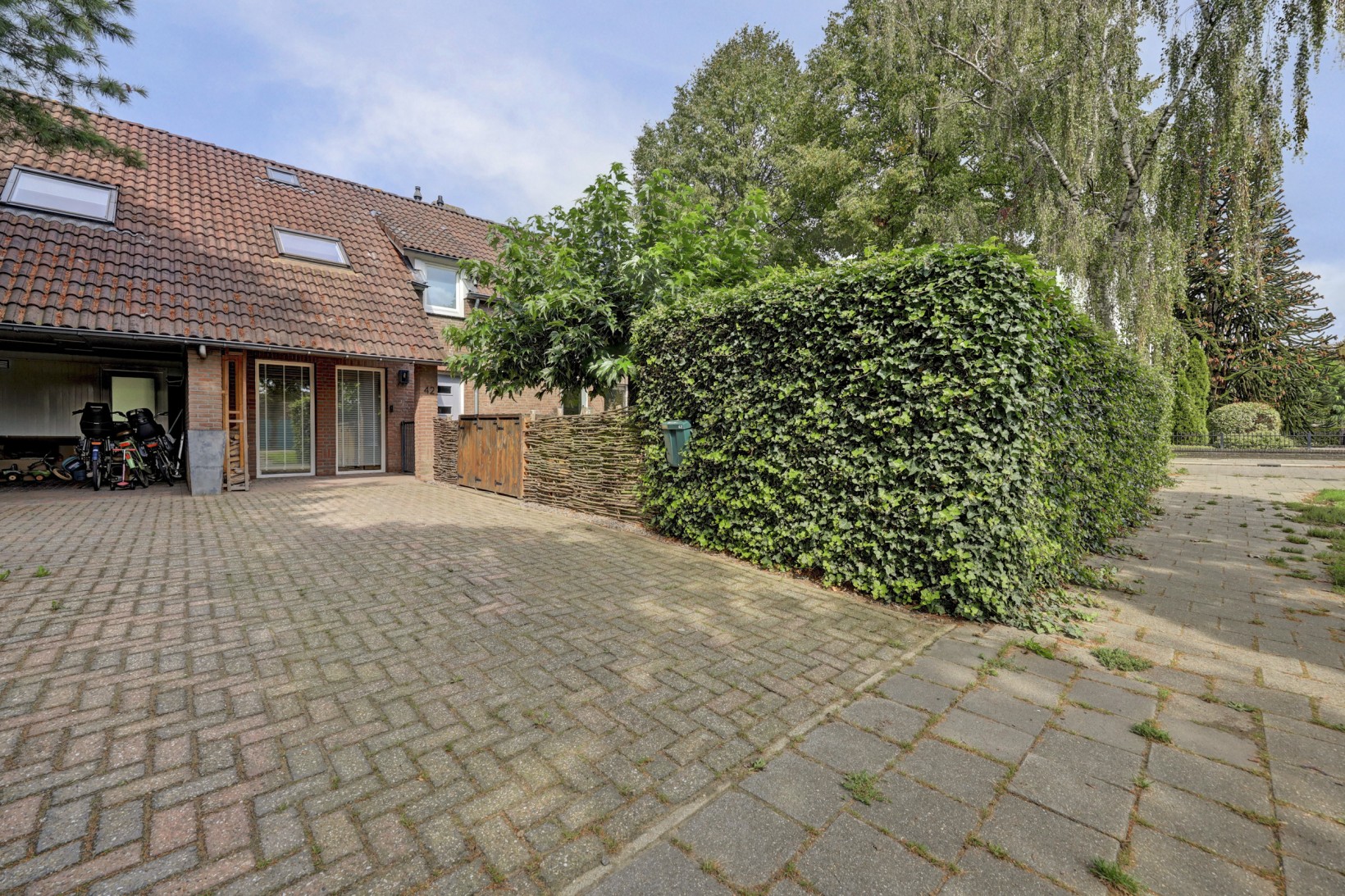 Hoekwoning te koop: Burgemeester van Randwijckstraat 42, Rossum