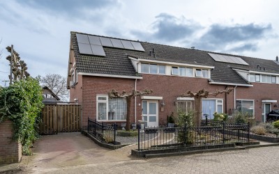 J.E.S. Holthausstraat 1