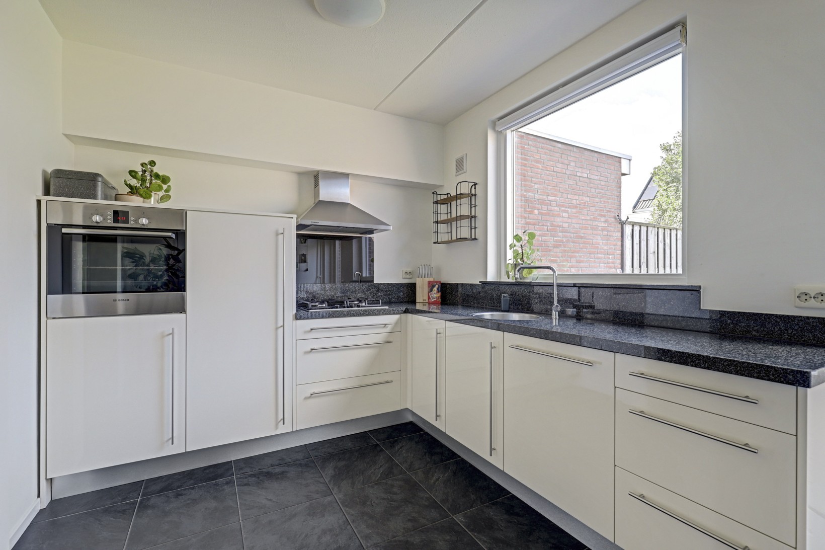Tussenwoning te koop: De Torenvalk 21, Rossum
