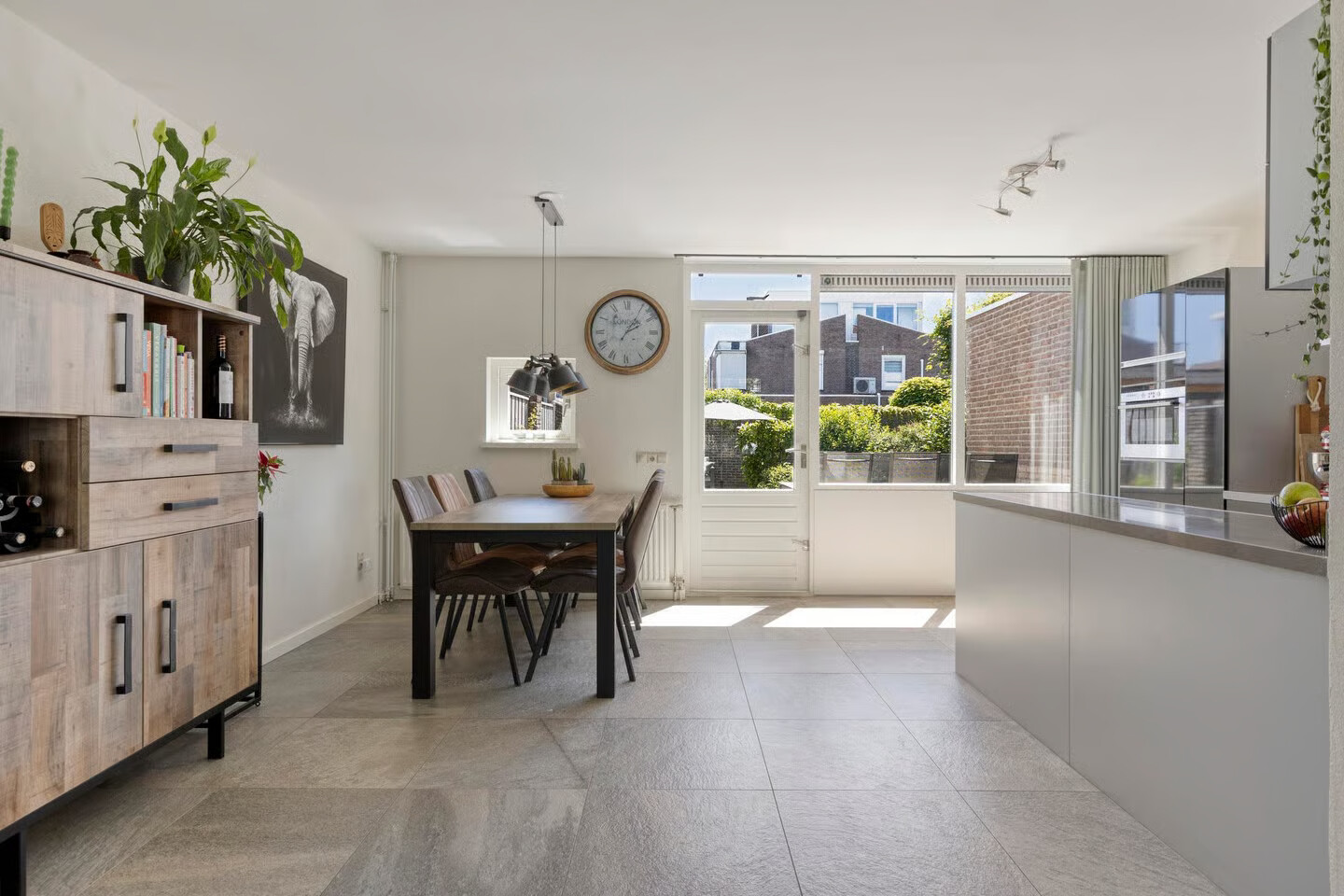Tussenwoning te koop: Luchtenburg 20, Oss