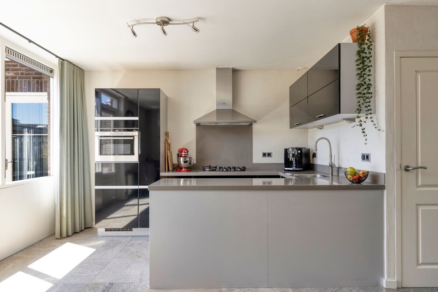 Tussenwoning te koop: Luchtenburg 20, Oss