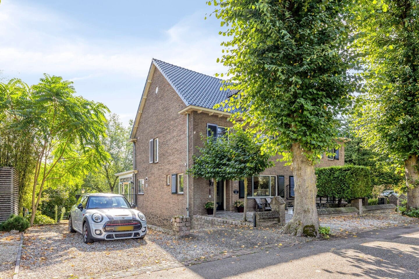 Twee-onder-één-kap te koop: G.W. Lovendaalsingel 24, Grave