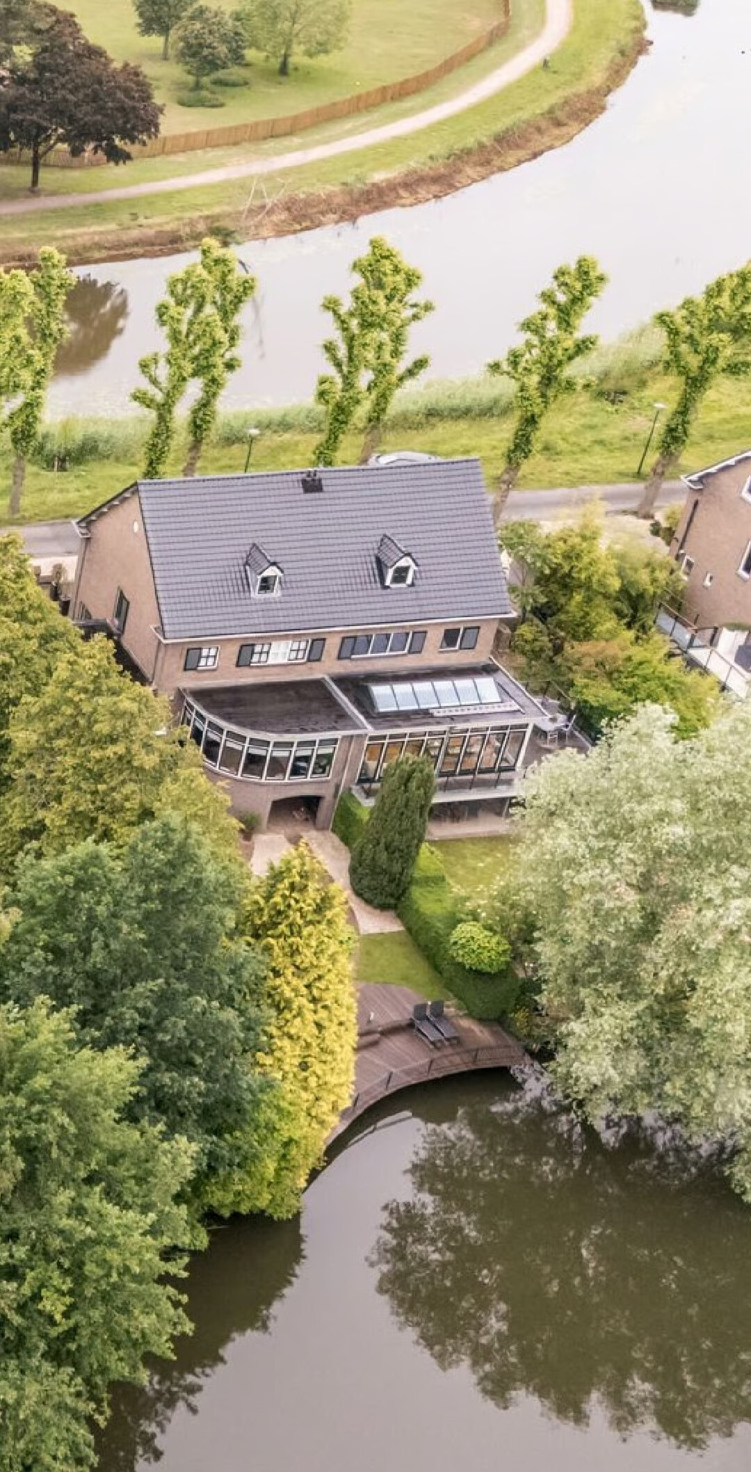 Twee-onder-één-kap te koop: G.W. Lovendaalsingel 24, Grave