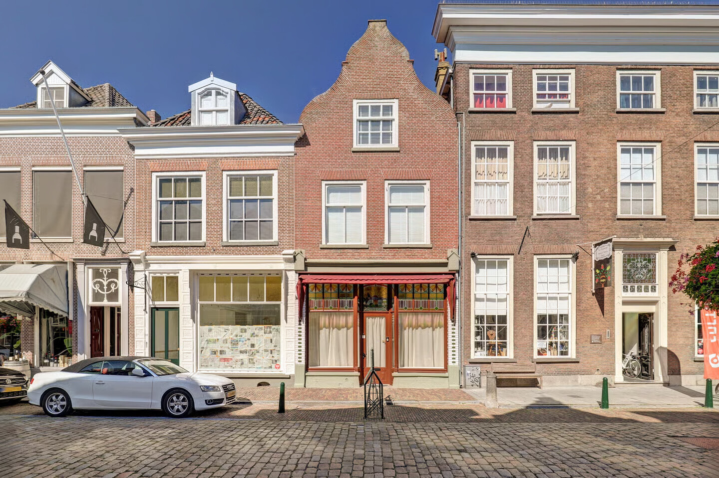 Tussenwoning te koop: Rogstraat 28, Grave