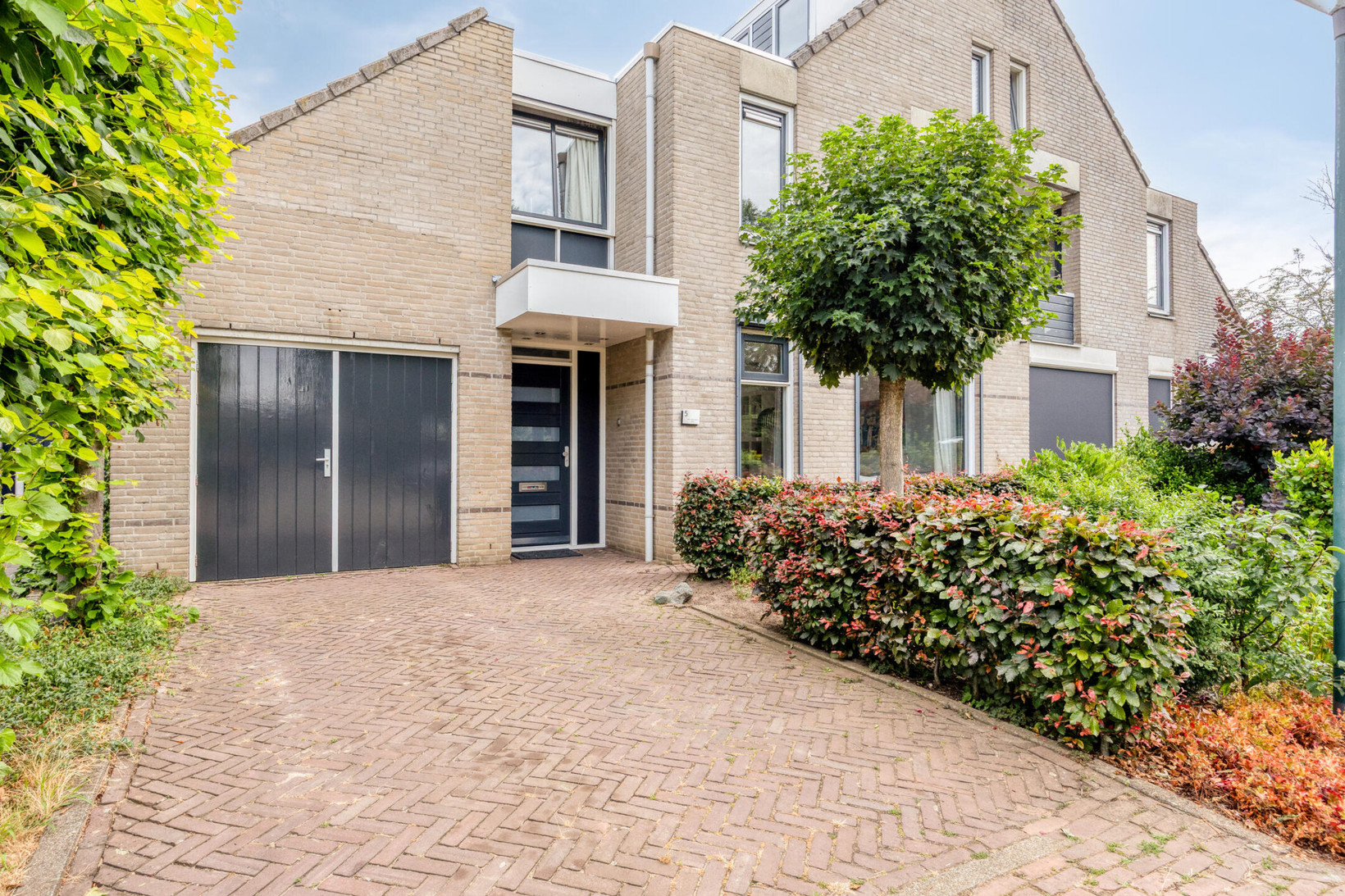 Twee-onder-één-kap te koop: Hoornbloem 5, Grave
