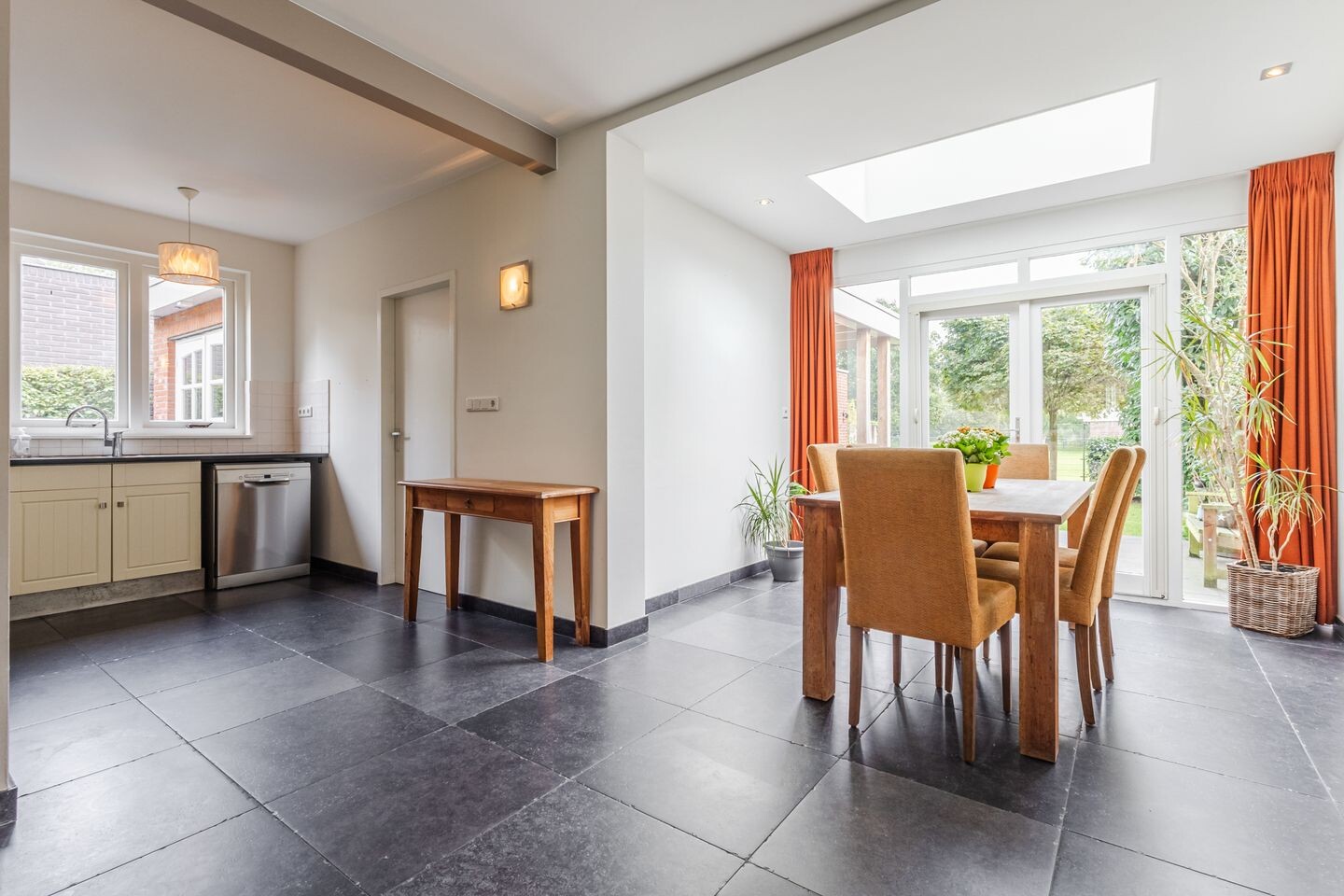 Twee-onder-één-kap te koop: Tolschestraat 13A, Velp