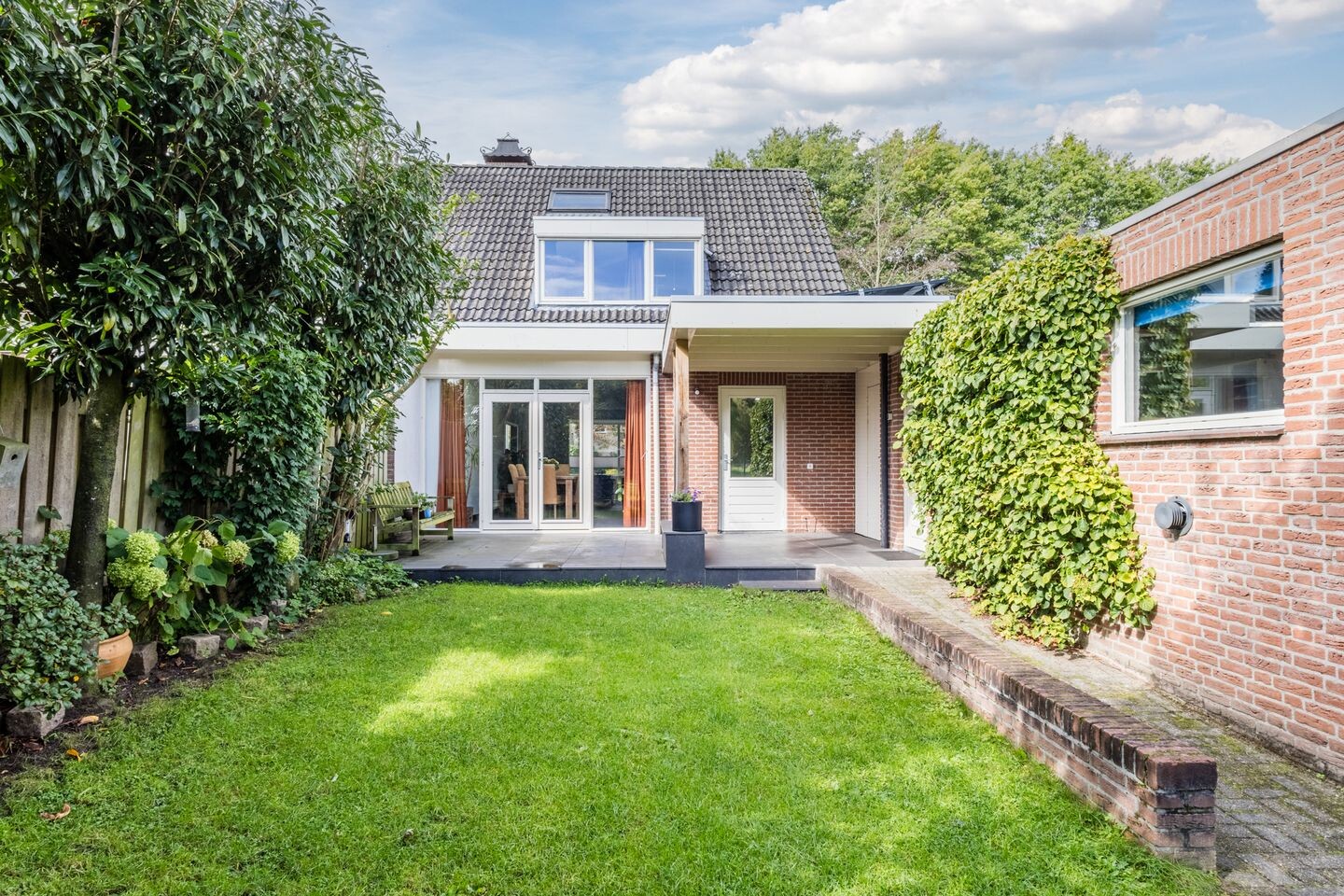 Twee-onder-één-kap te koop: Tolschestraat 13A, Velp
