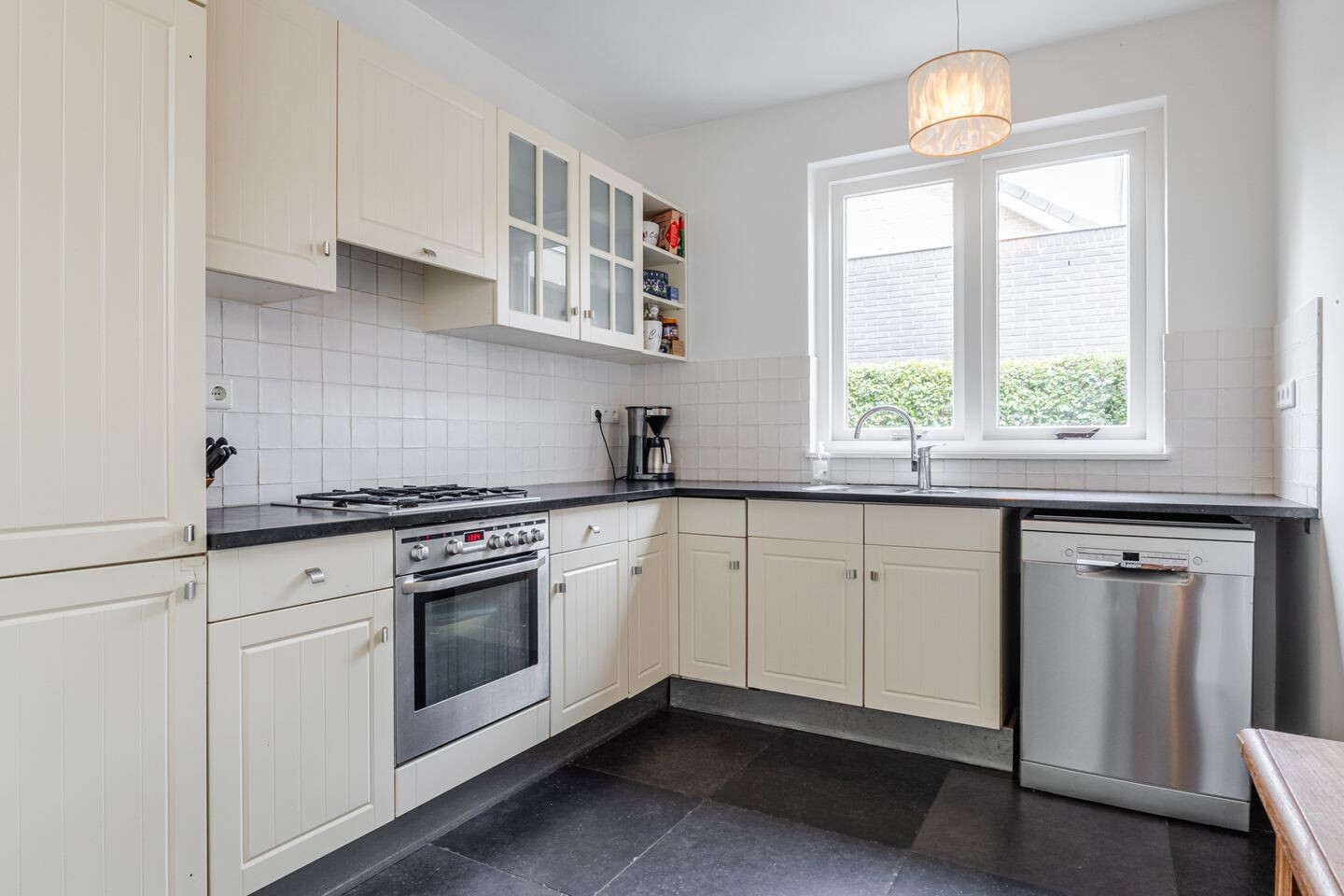Twee-onder-één-kap te koop: Tolschestraat 13A, Velp