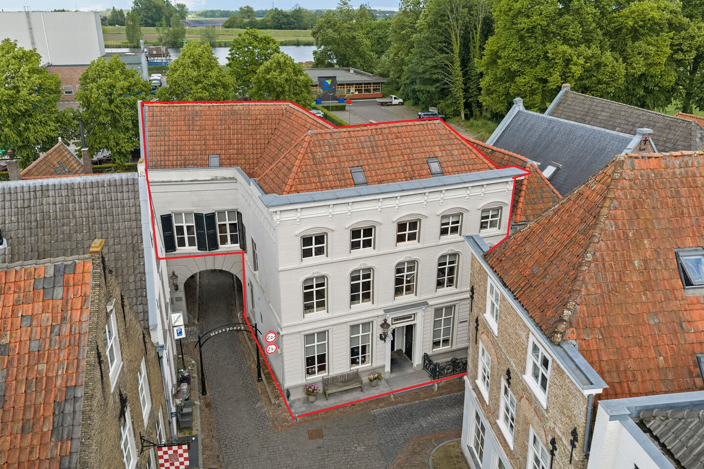 Tussenwoning te koop: Kolonel Wilsstraat 1, Ravenstein