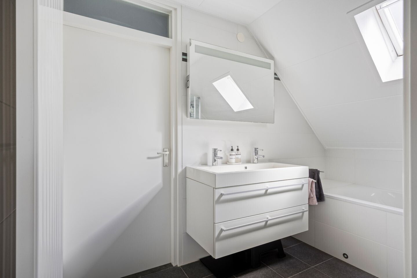 Tussenwoning te koop: Hoefstraat 16, Heesch