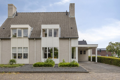 Den Hof 6