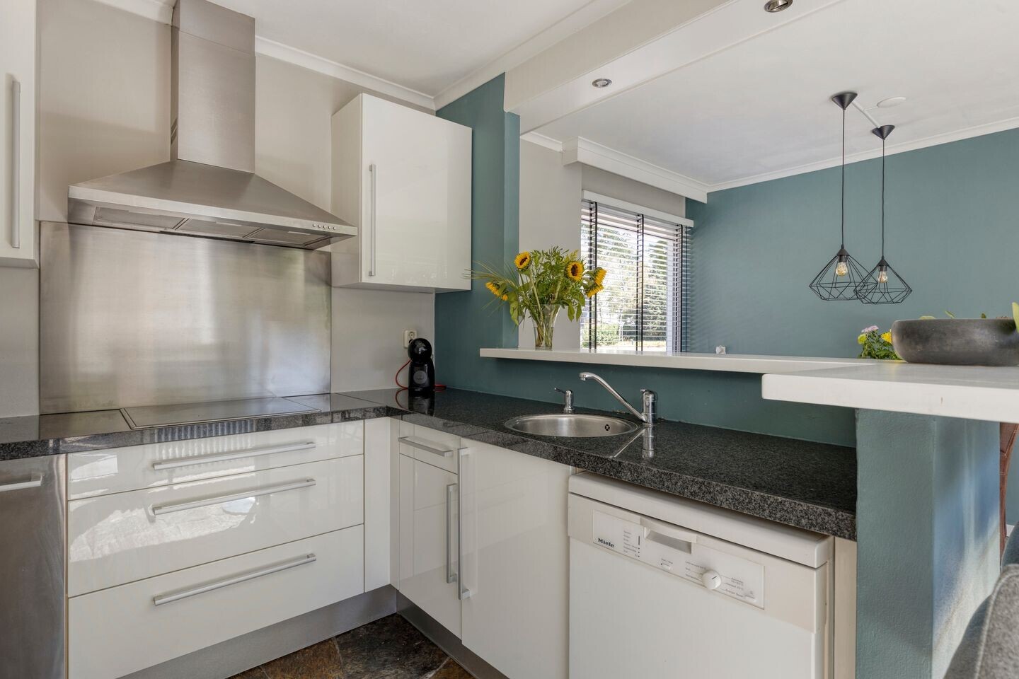 Hoekwoning te koop: Vaarzenhof 176, Uden