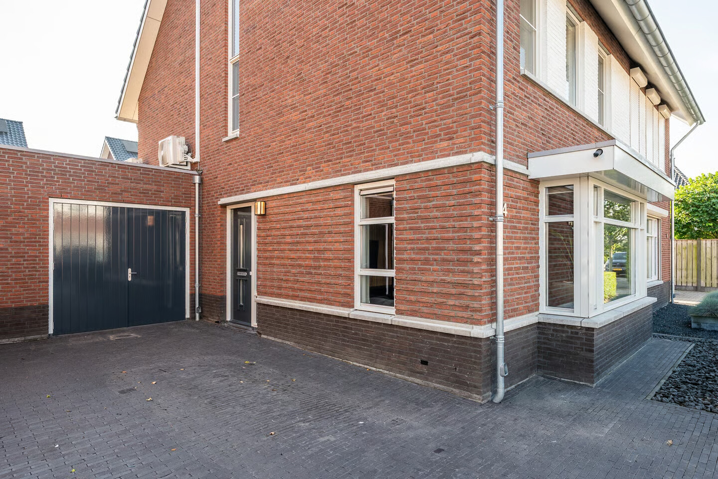 Tussenwoning te koop: Krabbelaar 14, Uden