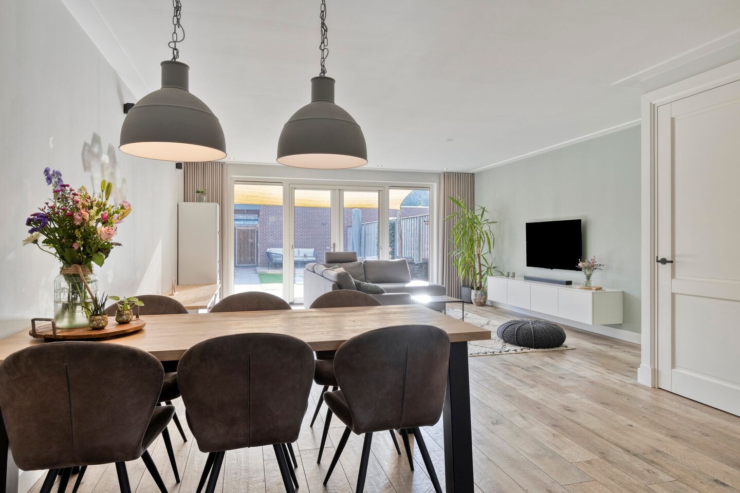 Tussenwoning te koop: Zonnedauw 24, Odiliapeel
