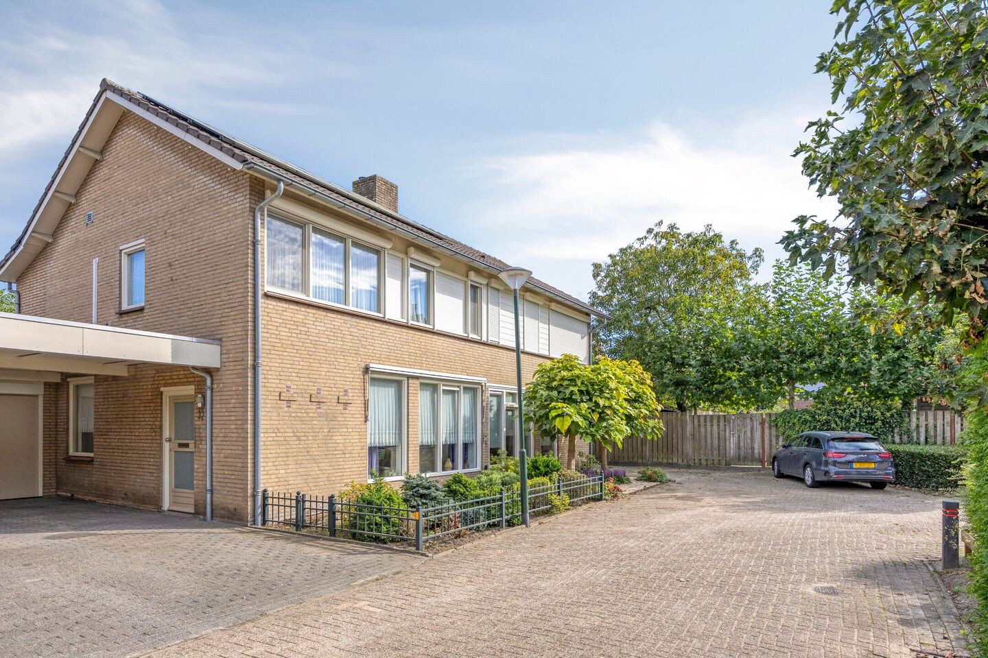 Twee-onder-één-kap te koop: Meeuwenlaan 32, Boekel