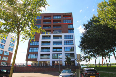 Veldoven 77