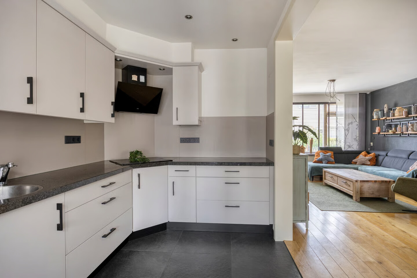 Tussenwoning te koop: Seinehof 12, Veghel