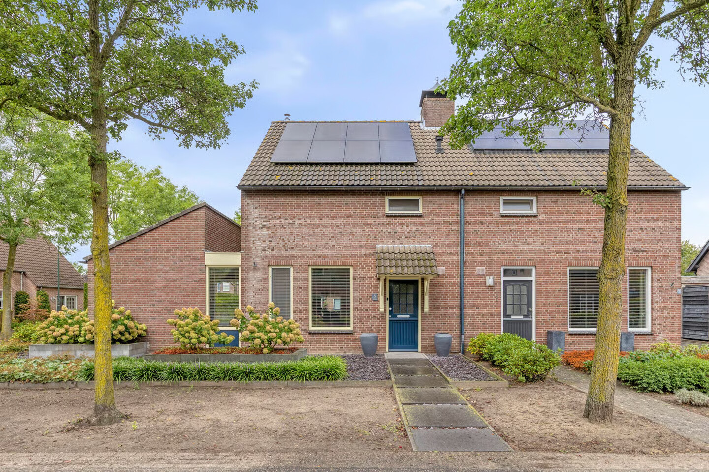 Twee-onder-één-kap te koop: De Voortstraat 5, Veghel
