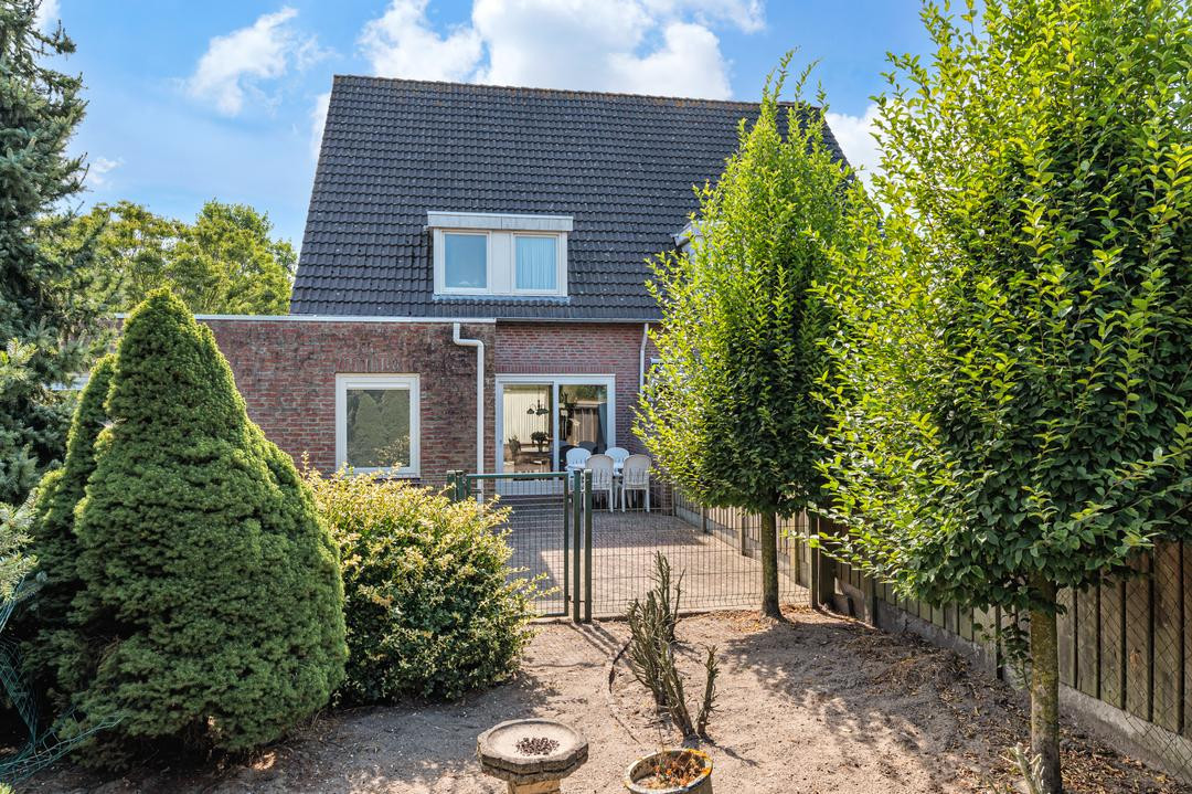 Tussenwoning te koop: Schoolhuisweg 25, Veghel