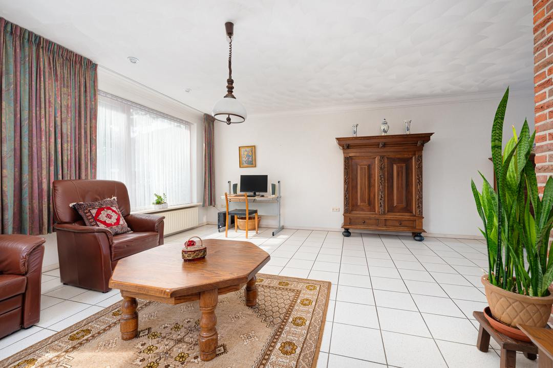 Tussenwoning te koop: Schoolhuisweg 25, Veghel