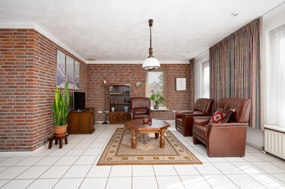 Tussenwoning te koop: Schoolhuisweg 25, Veghel