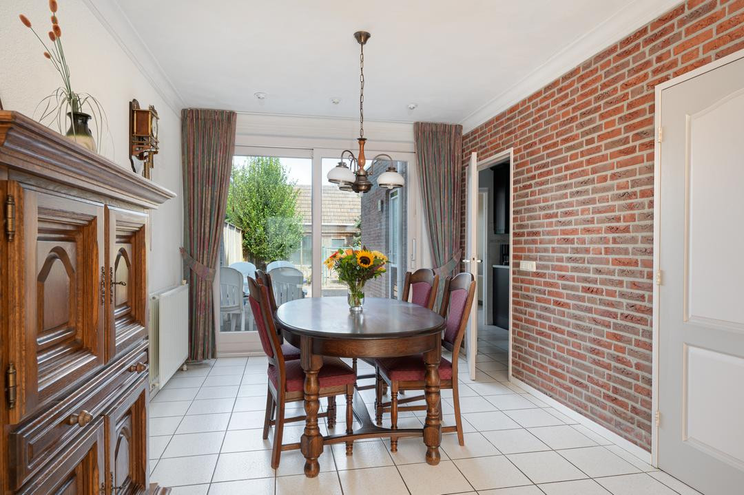 Tussenwoning te koop: Schoolhuisweg 25, Veghel