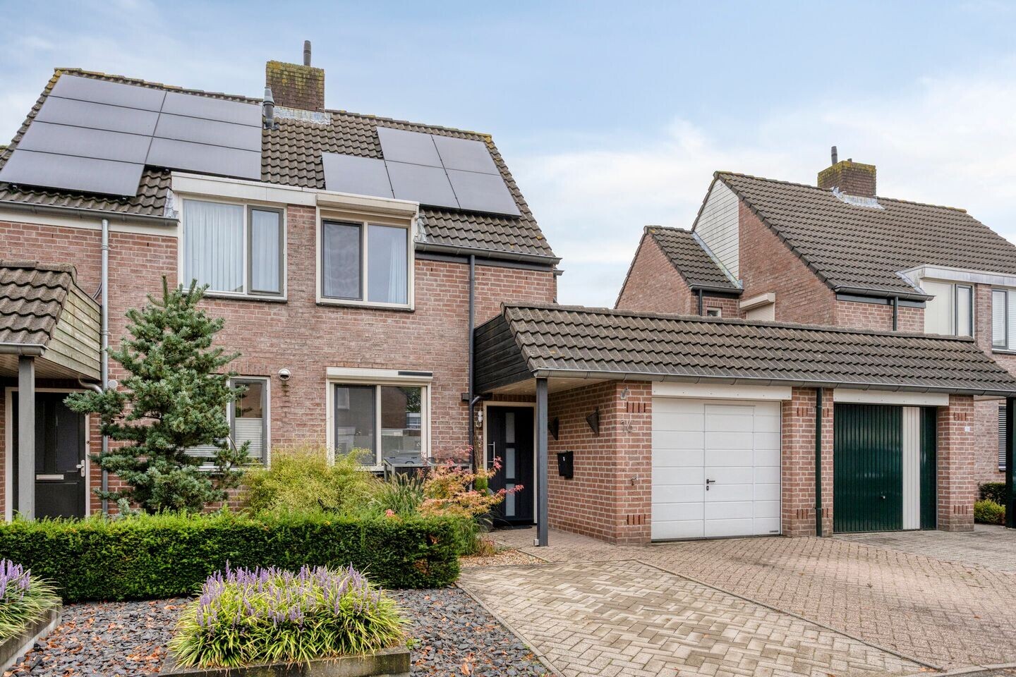 Tussenwoning te koop: Schapeweide 16, Veghel