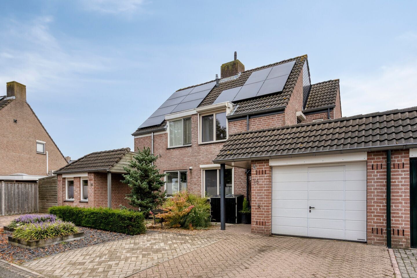 Tussenwoning te koop: Schapeweide 16, Veghel