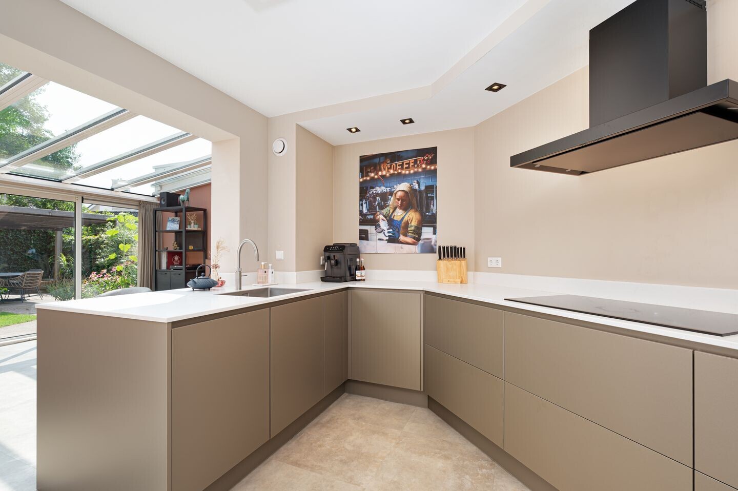 Tussenwoning te koop: Plein 10, Schijndel