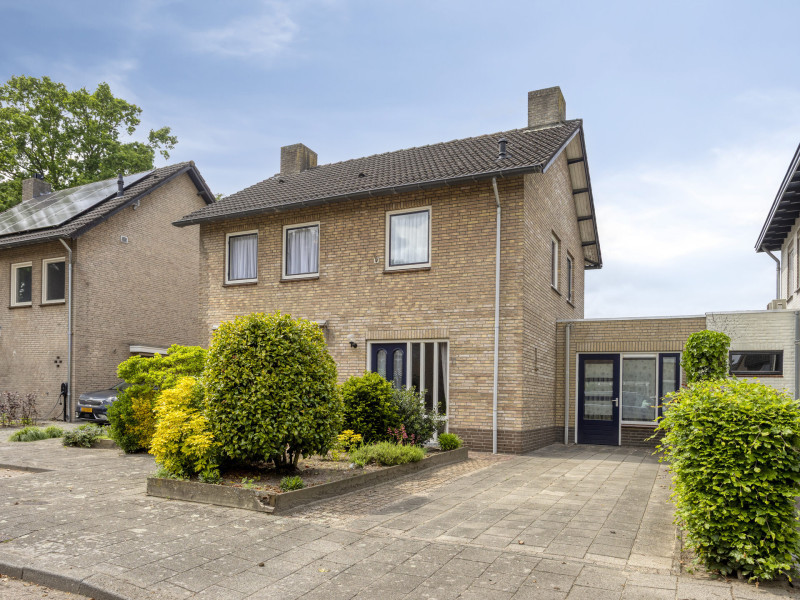 Twee-onder-één-kap te koop: Rietstraat 11, Schijndel