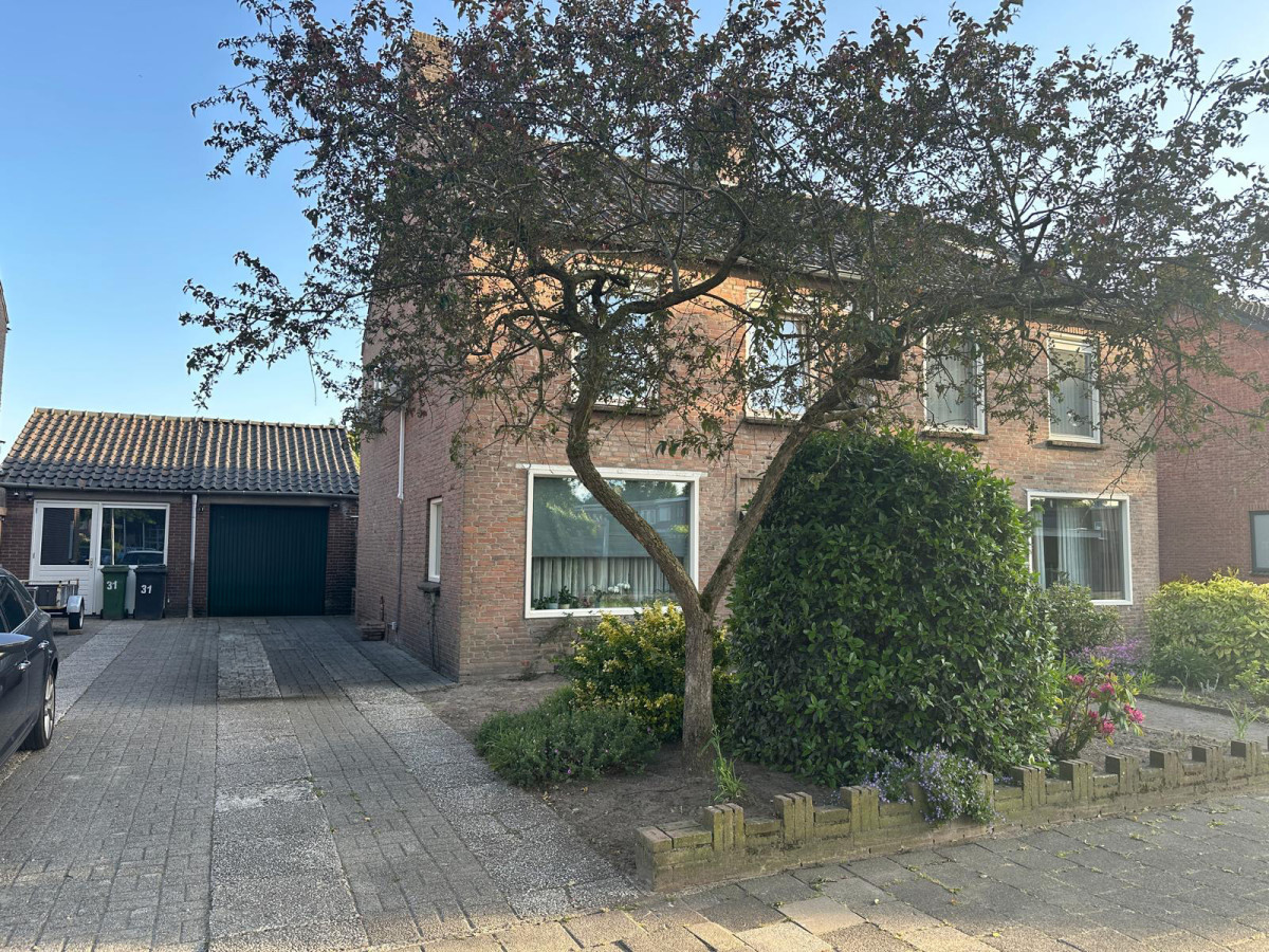 Twee-onder-één-kap te koop: Rietstraat 11, Schijndel