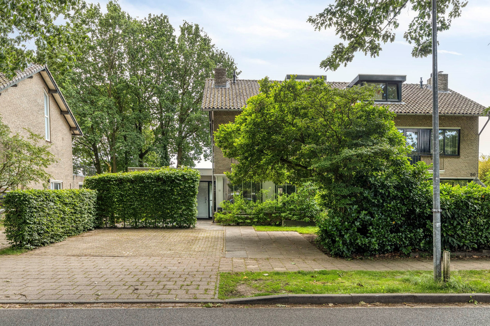 Twee-onder-één-kap te koop: Blaarthemseweg 52, Veldhoven