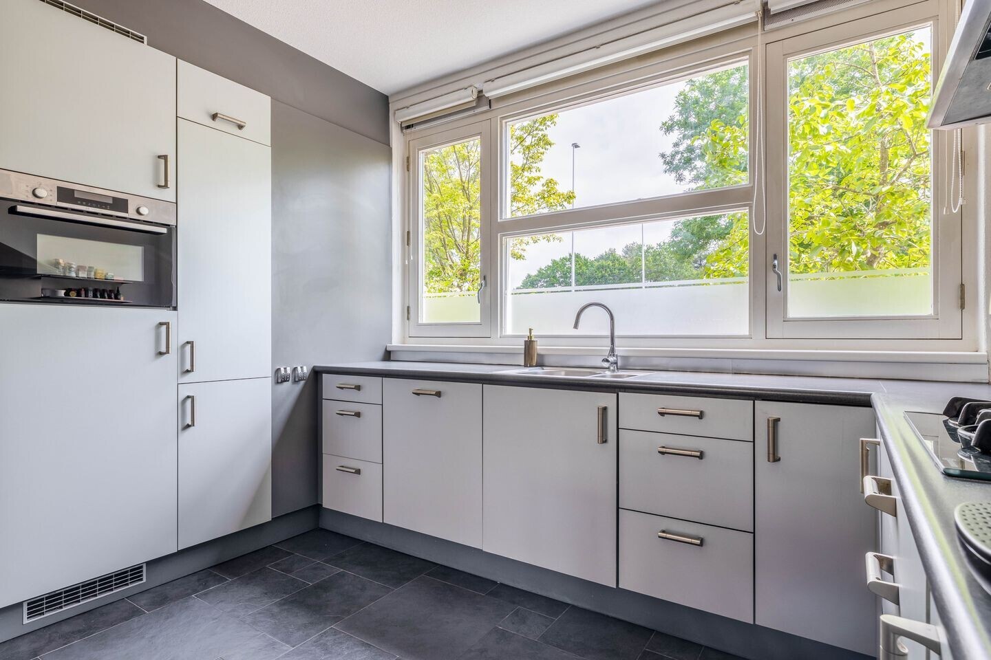 Tussenwoning te koop: Regenboogven 63, Veldhoven