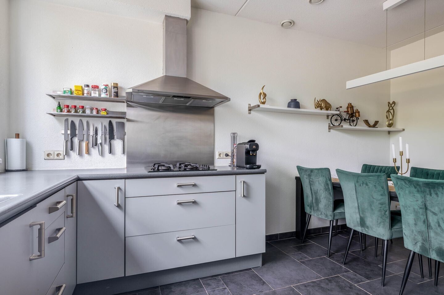 Tussenwoning te koop: Regenboogven 63, Veldhoven