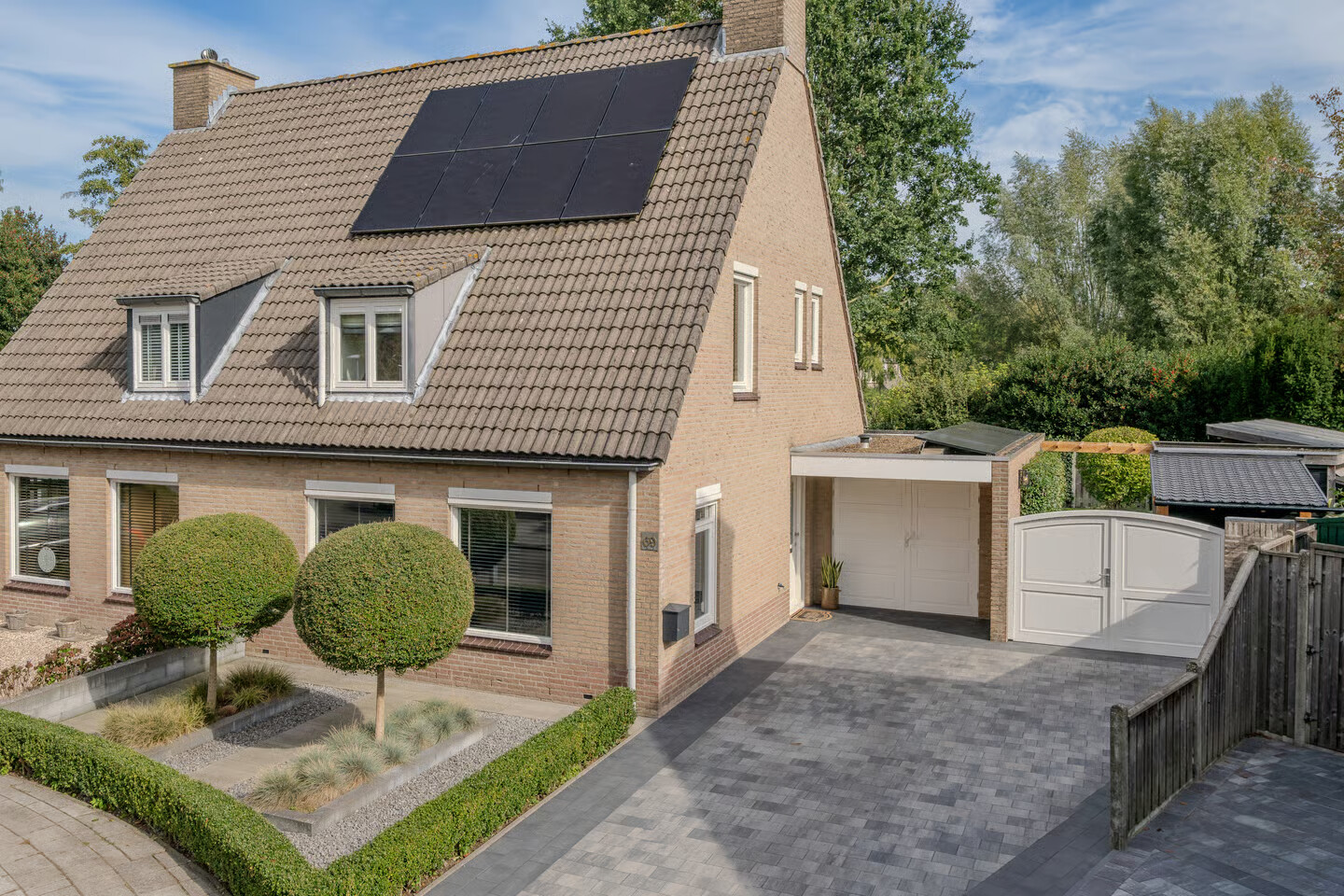 Twee-onder-één-kap te koop: Bergerhei 69, Veldhoven