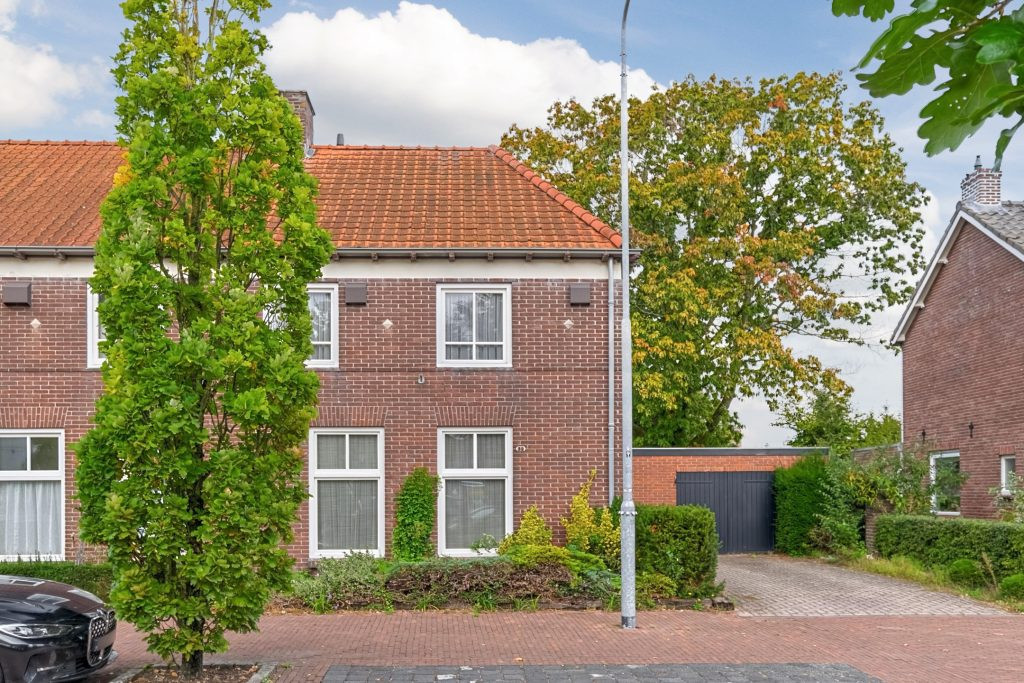Twee-onder-één-kap te koop: Wolverstraat 32, Duizel