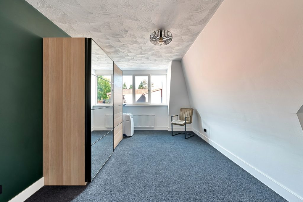 Twee-onder-één-kap te koop: Van den Elsenstraat 23, Hapert