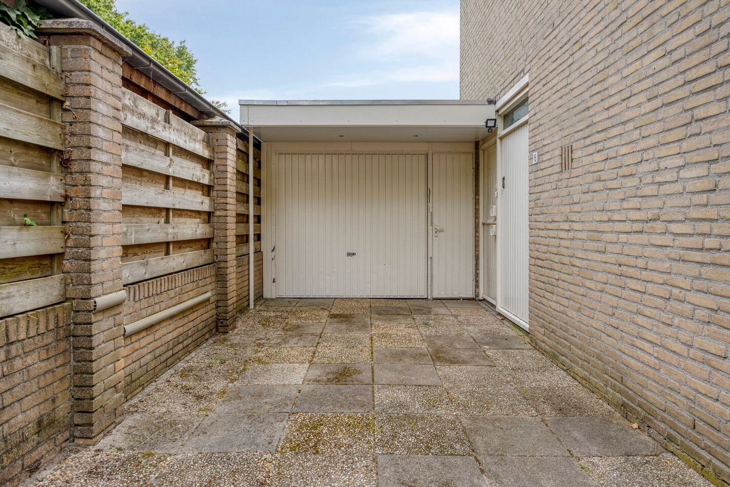 Twee-onder-één-kap te koop: Genovevadal 16, Valkenswaard