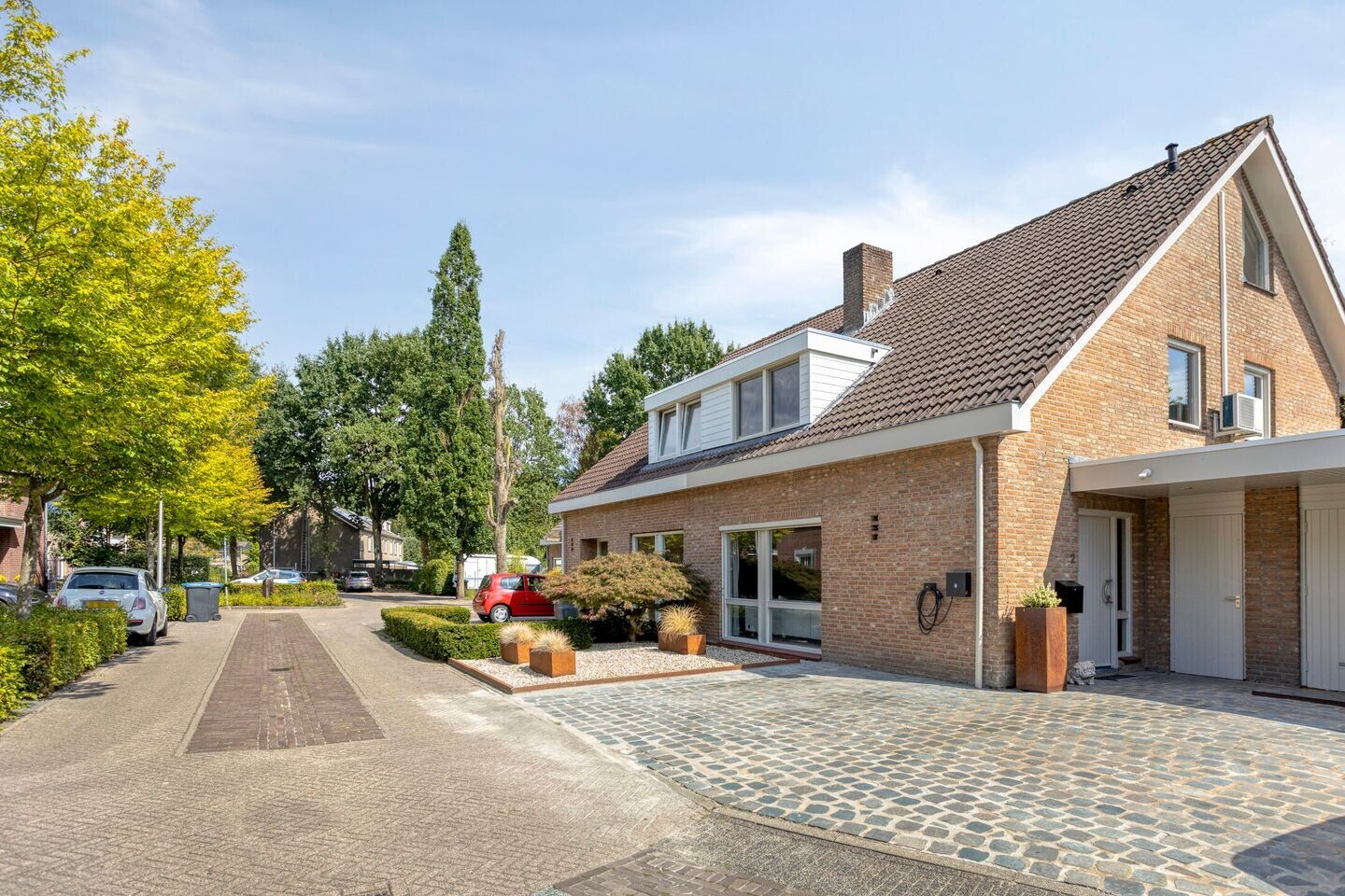 Twee-onder-één-kap te koop: Snijderwei 2, Valkenswaard
