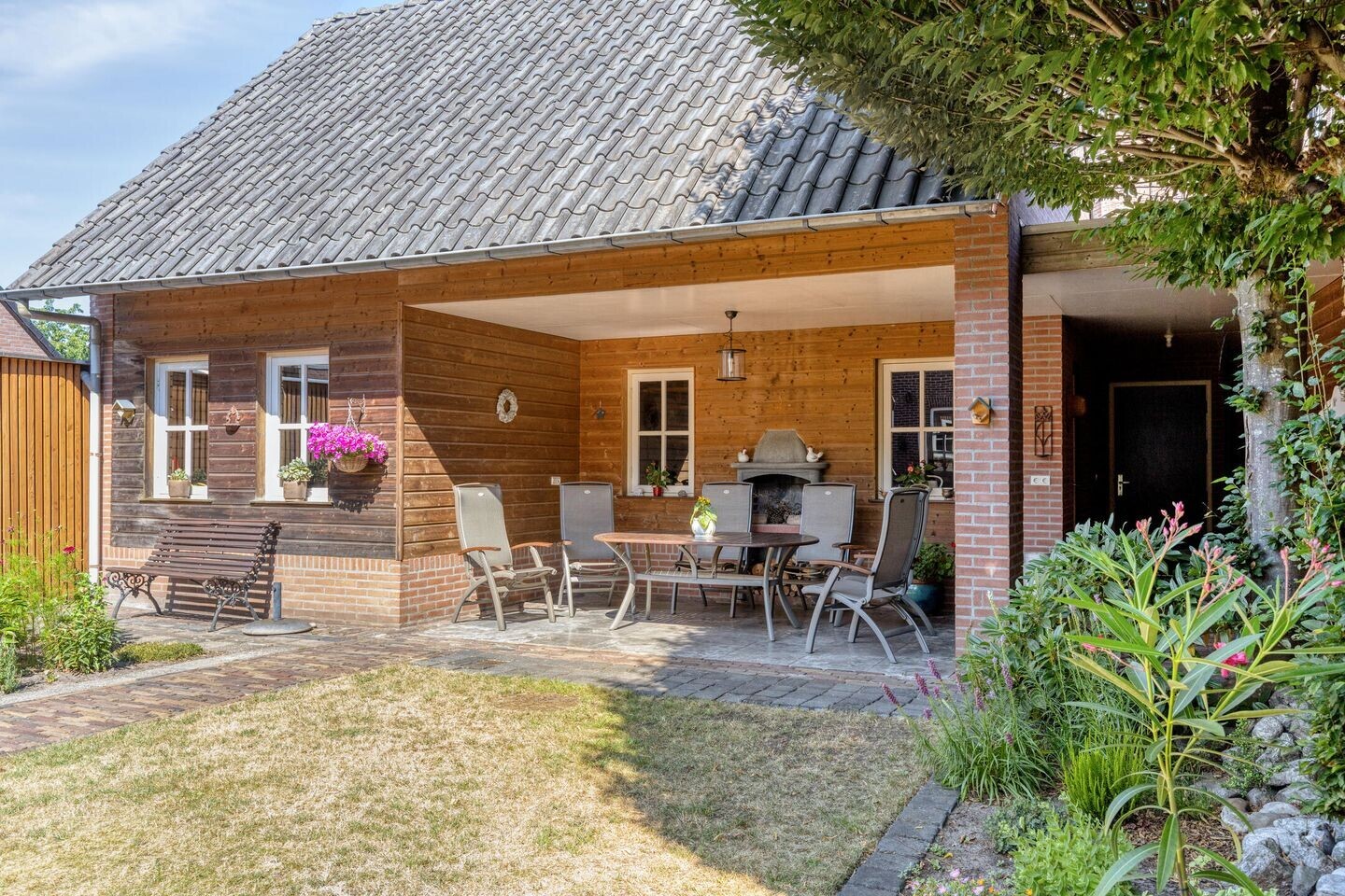 Hoekwoning te koop: Deken Frankenstraat 17, Valkenswaard