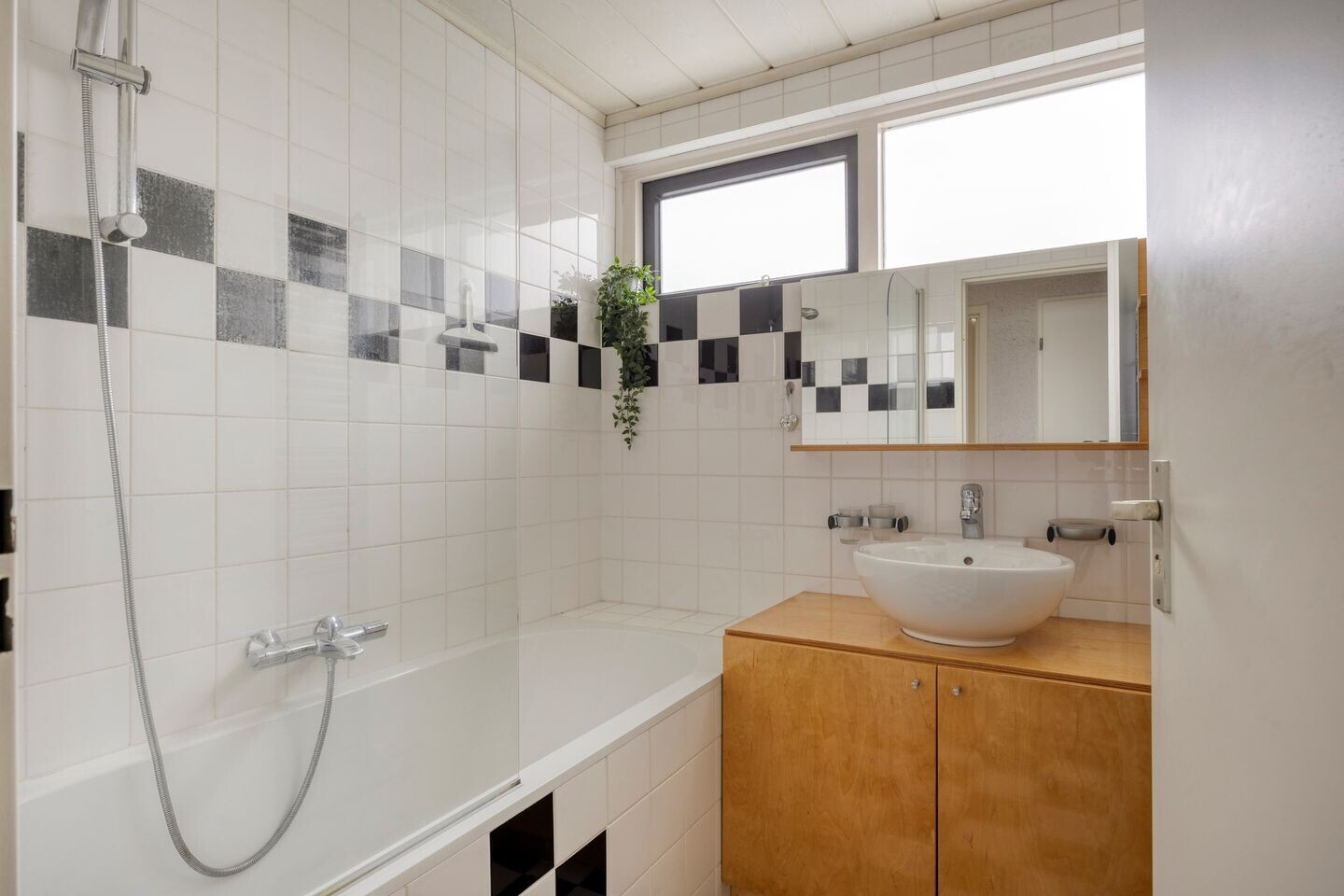 Tussenwoning te koop: van den Valgaetstraat 6, Bergeijk